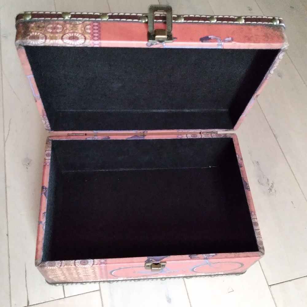 Unique Storage Box - Picture 5 of 12
